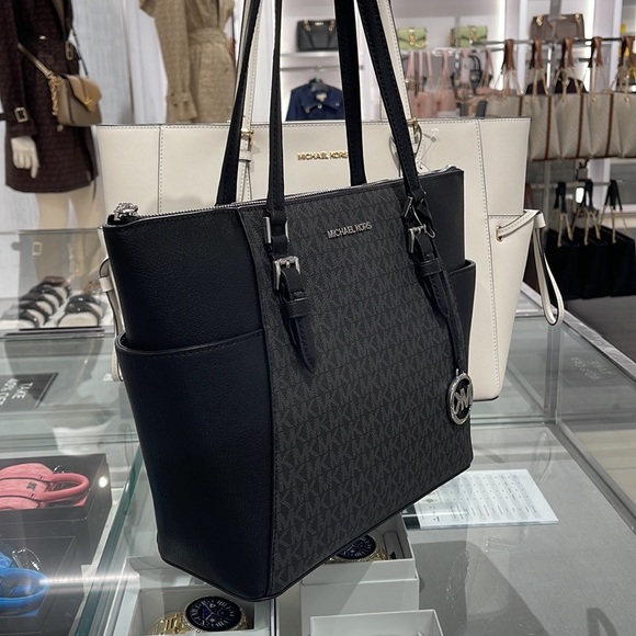 MICHAEL KORS CHARLOTTE LARGE TOP ZIP Tote bag   
Black Signature - Picture 6 of 16